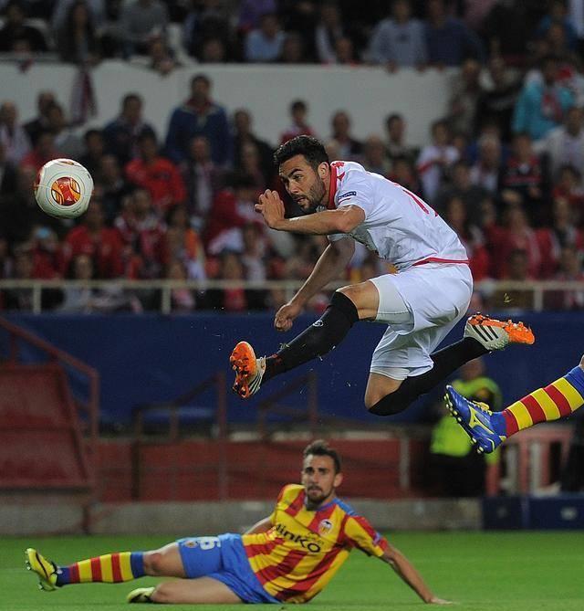 格拉纳达客场负于对手，连败开局(格拉纳达首发阵容)